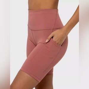 Lululemon Wunder Train High-Rise Short w/ Pockets 8" - Size 6